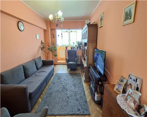 Apartament 3 camere Semimobilat,Piata Voievozilor Alexandru cel Bun